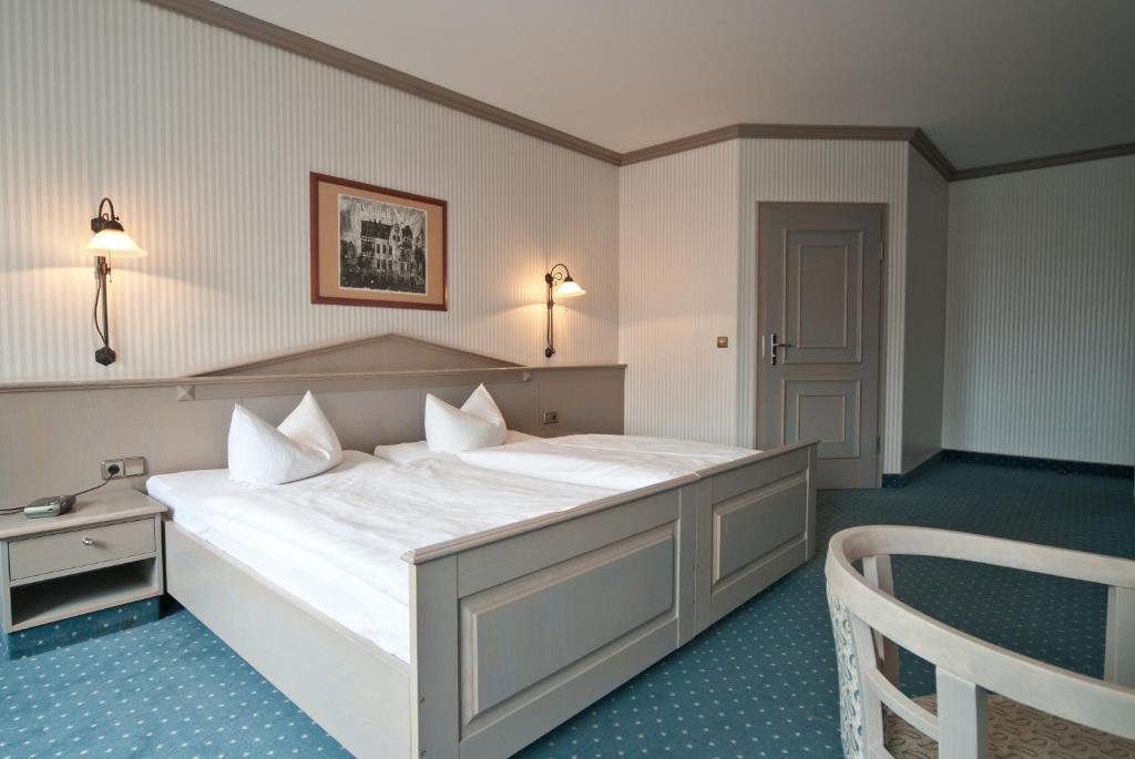 Hotel DREI SCHWANEN - Ristorante Due Fratelli Hohenstein-Ernstthal Kamer foto