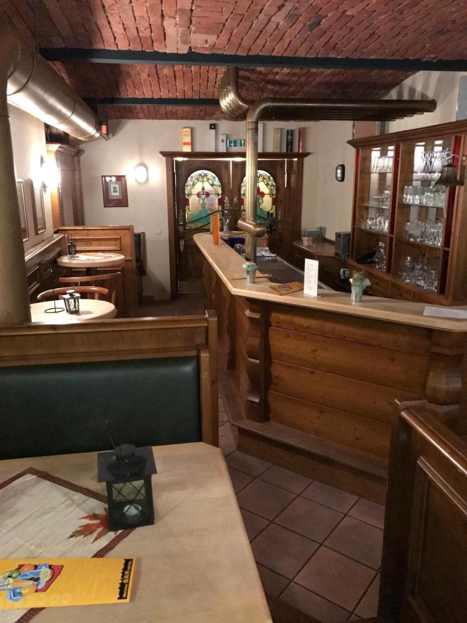 Hotel DREI SCHWANEN - Ristorante Due Fratelli Hohenstein-Ernstthal Buitenkant foto